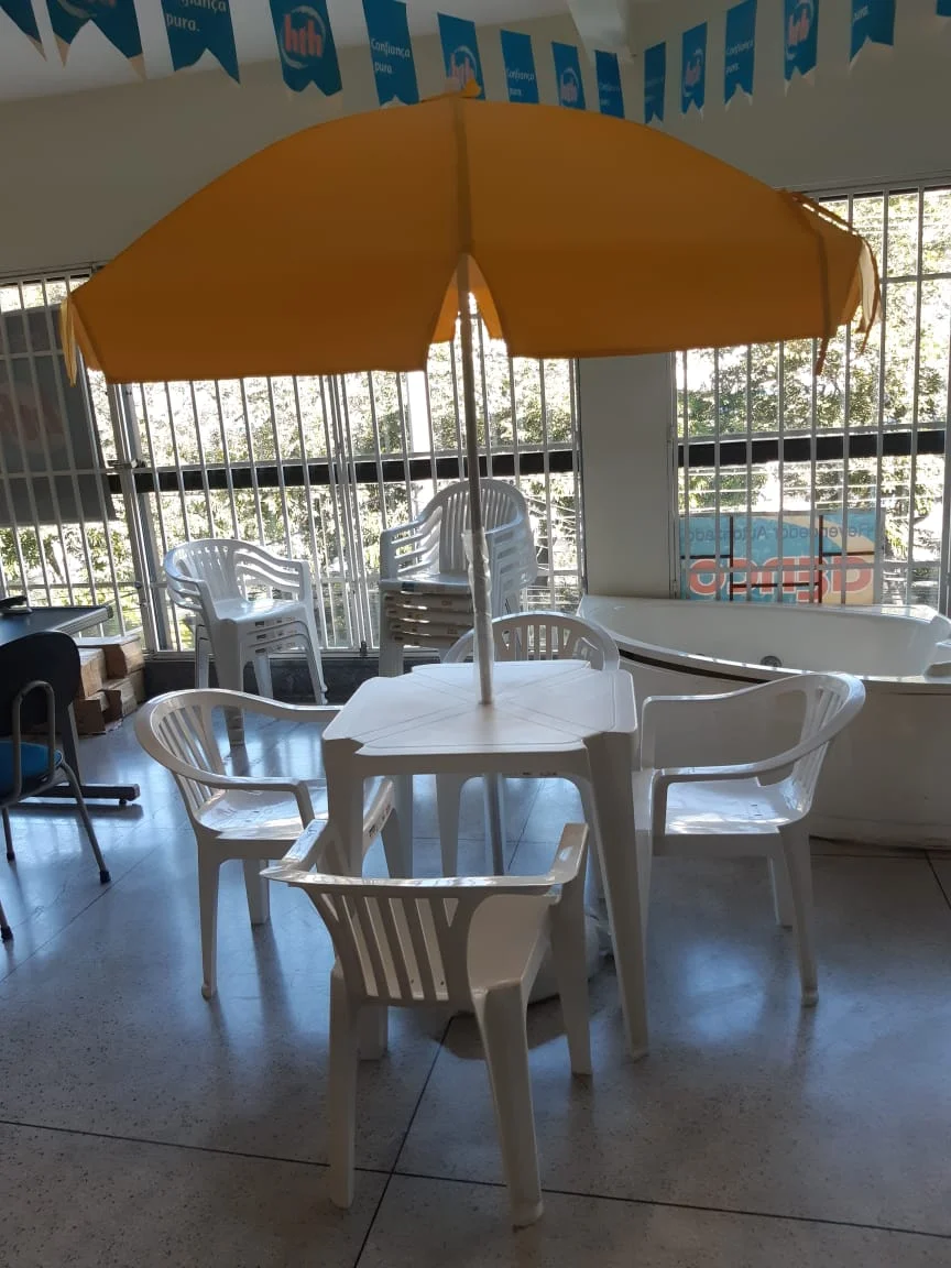 Guarda sol 1,80 com mesa e 4 cadeiras + base